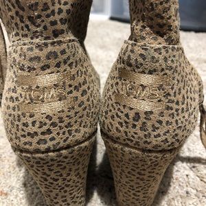 Tom’s leopard booties